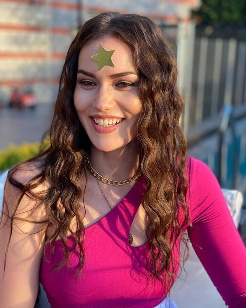 Fahriye Evcen'den tekne pozları! Bebek göründü...