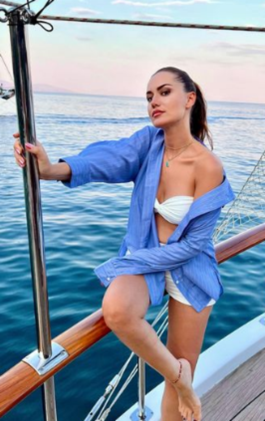 Fahriye Evcen'den tekne pozları! Bebek göründü...