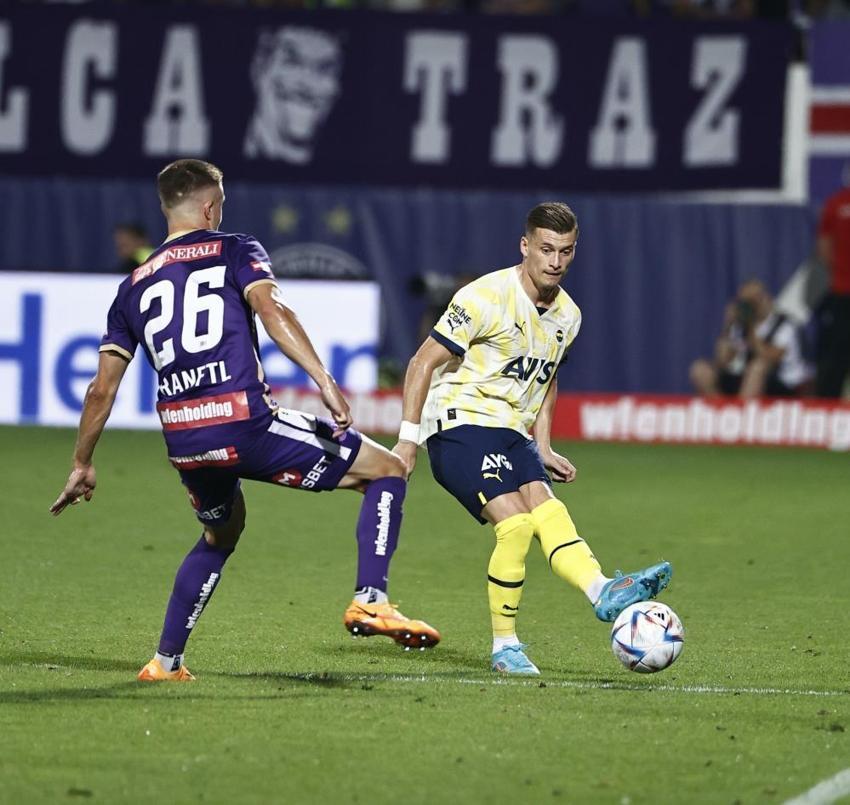 Austria Wien - Fenerbahçe maçına damga vuran olay! Altay Bayındır bir anda yere yığıldı