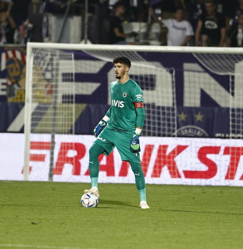 Austria Wien - Fenerbahçe maçına damga vuran olay! Altay Bayındır bir anda yere yığıldı