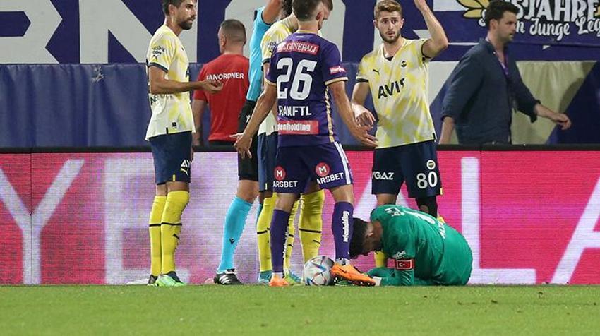 Austria Wien - Fenerbahçe maçına damga vuran olay! Altay Bayındır bir anda yere yığıldı