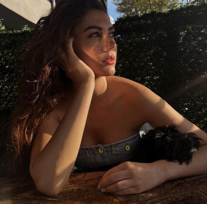 Burcu Özberk'in yeni imajı dikkat çekti! 'Biraz değişiklik'
