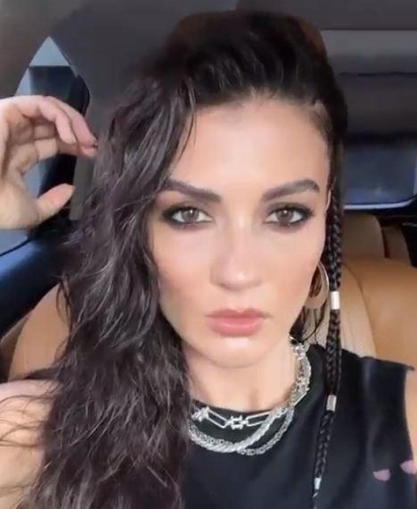 Burcu Özberk'in yeni imajı dikkat çekti! 'Biraz değişiklik'