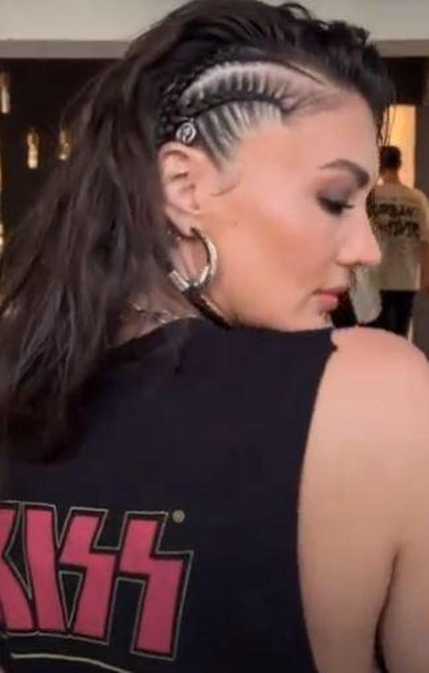 Burcu Özberk'in yeni imajı dikkat çekti! 'Biraz değişiklik'