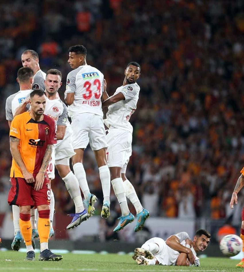 Ümraniyespor maçı sonrası Okan Buruk'a net uyarı: Galatasaray için endişe verici, Mertens'in isyanı...