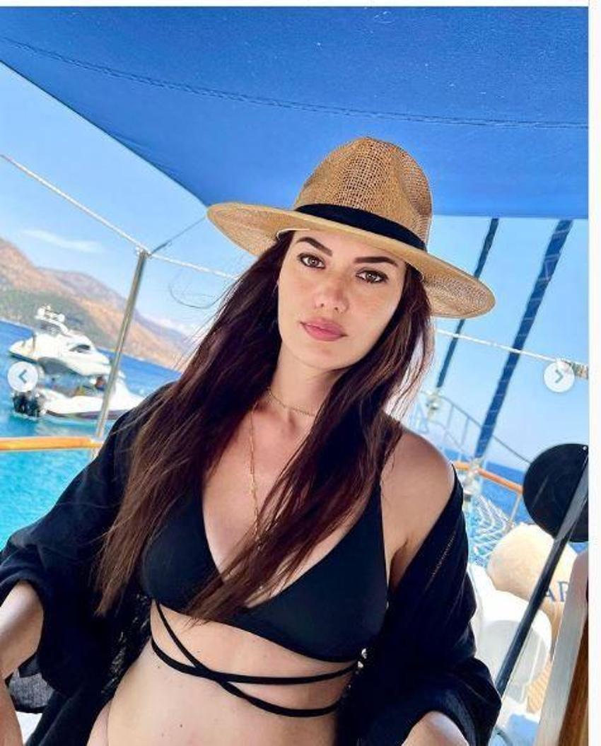 Fahriye Evcen'den siyah bikini ile iddialı paylaşım! Üç aylık hamile olduğu ortaya çıkmıştı 
