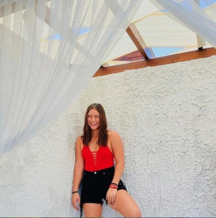 Survivor Ayşe'nin yatak pozu sosyal medyayı ikiye böldü