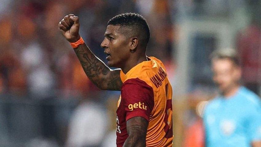 Galatasaray'ın en çok aksayan bölgesiydi! Meksikalı futbolcu imzaya geliyor