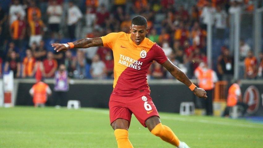 Galatasaray'ın en çok aksayan bölgesiydi! Meksikalı futbolcu imzaya geliyor