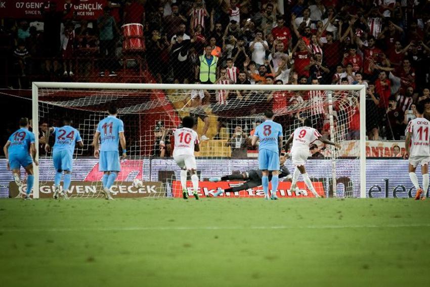 Trabzonspor'a Antalyaspor yenilgisi sonrası sert sözler: Tehlikenin farkında mı?