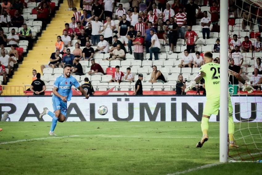 Trabzonspor'a Antalyaspor yenilgisi sonrası sert sözler: Tehlikenin farkında mı?
