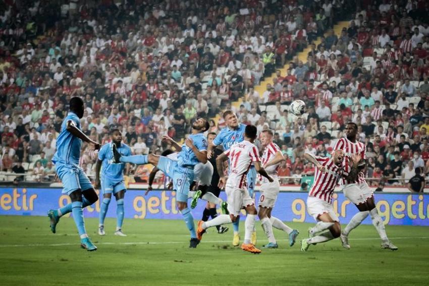 Trabzonspor'a Antalyaspor yenilgisi sonrası sert sözler: Tehlikenin farkında mı?