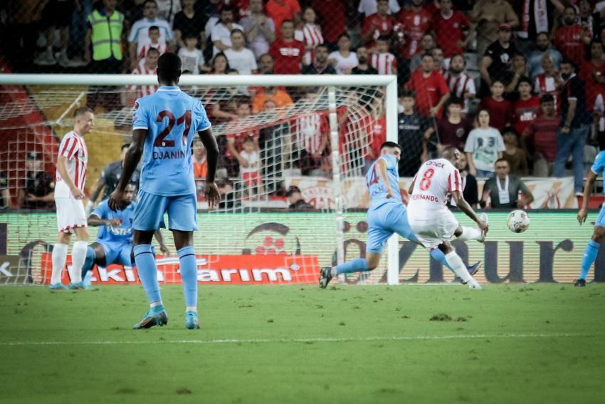 Trabzonspor'a Antalyaspor yenilgisi sonrası sert sözler: Tehlikenin farkında mı?
