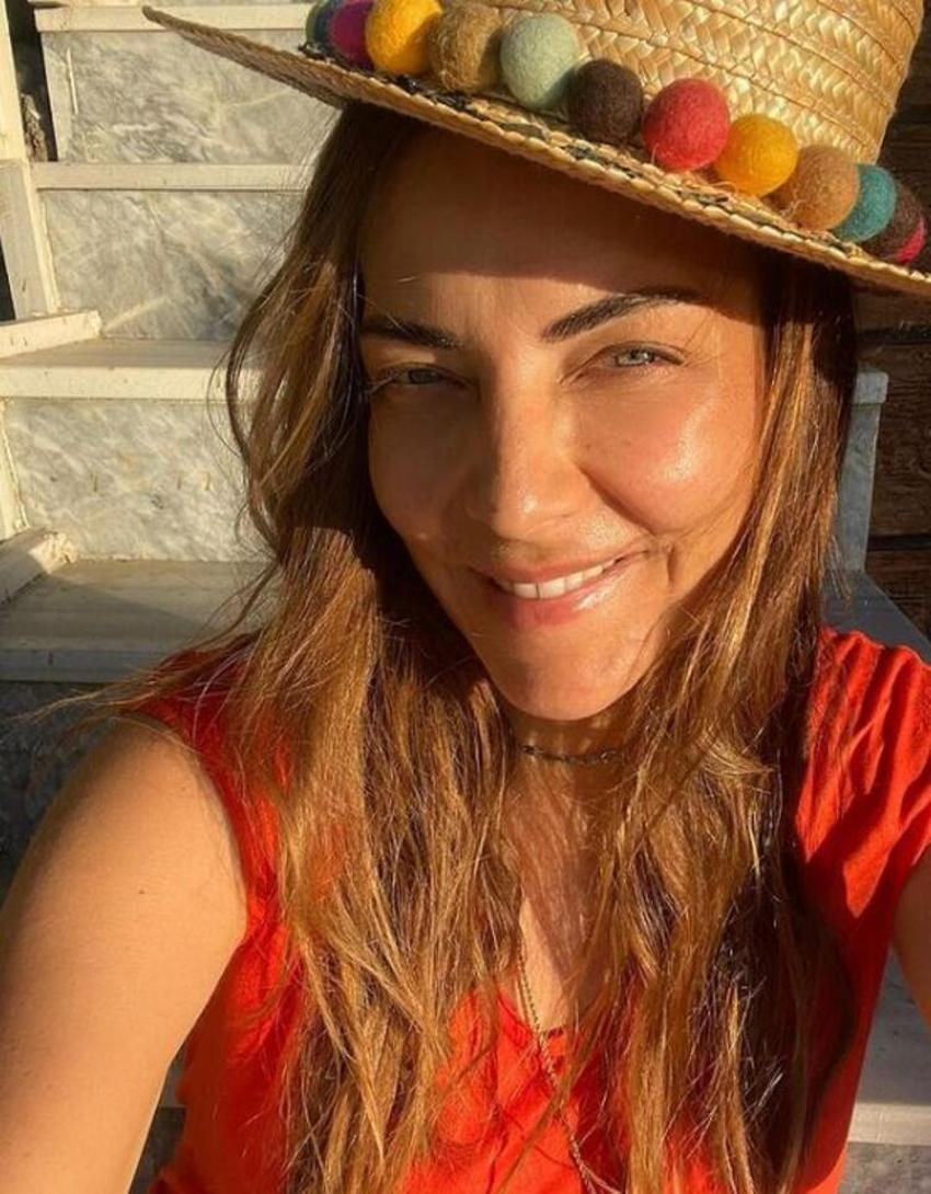 Burcu Kara'dan hamilelik pozları!