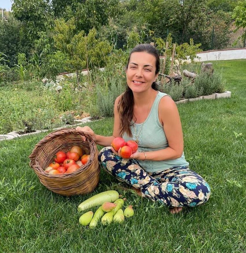 Burcu Kara'dan hamilelik pozları!