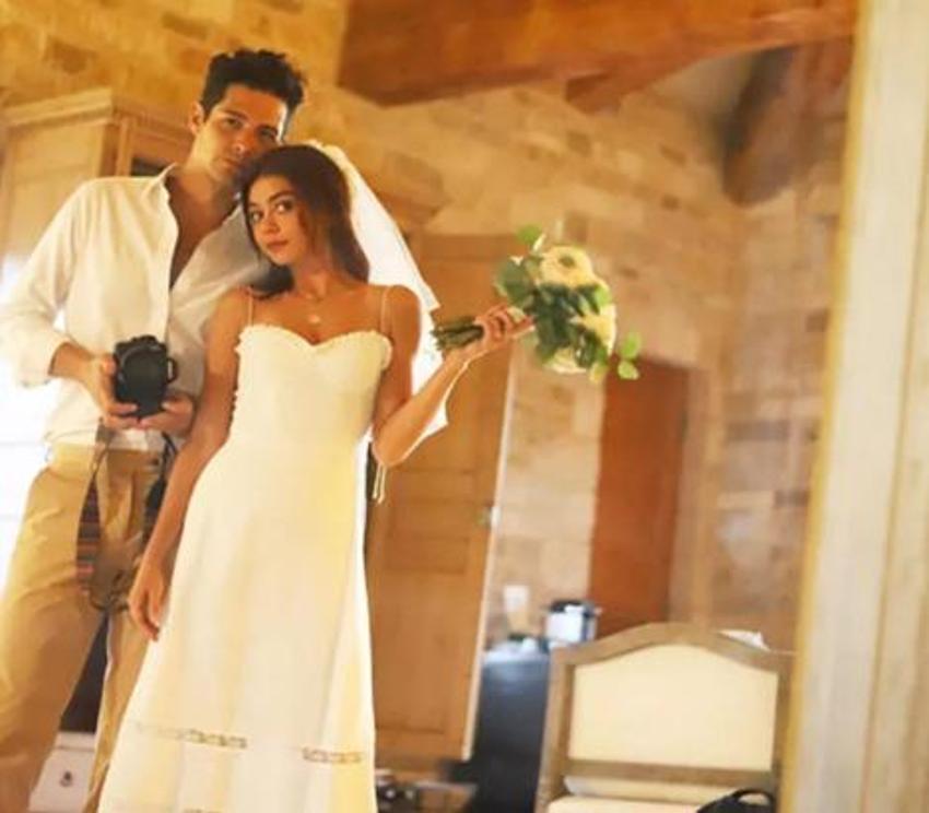 Sarah Hyland ve Wells Adams evlendi! Modern Family ekibi düğünde buluştu