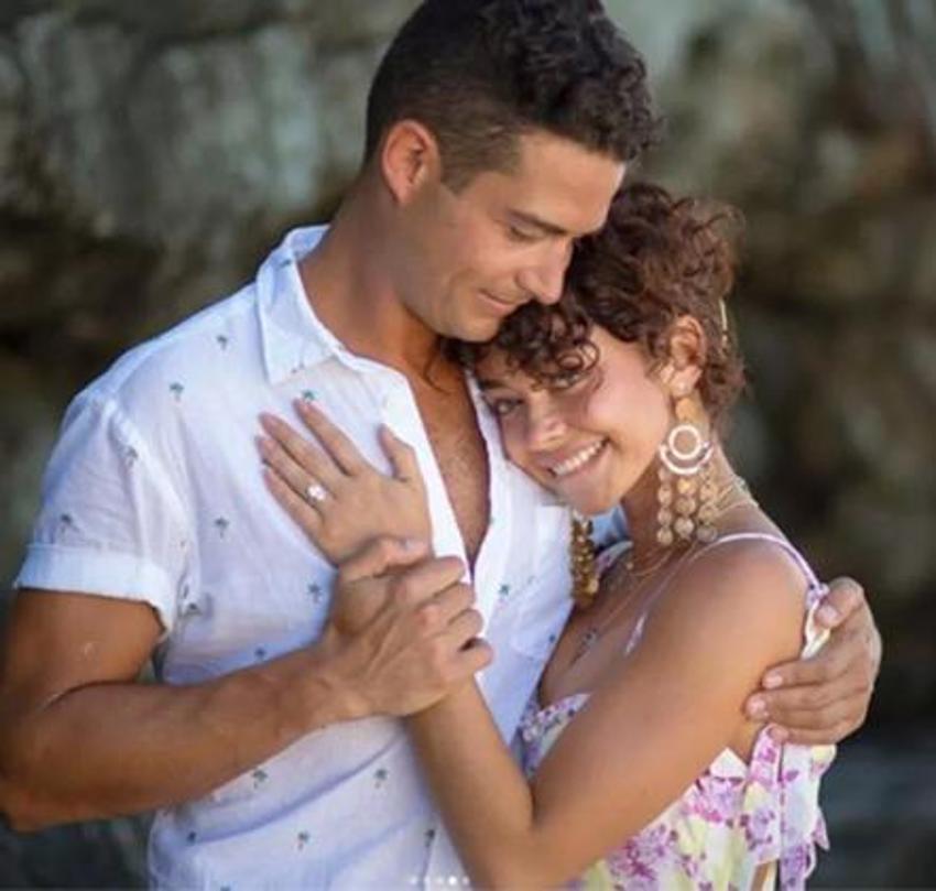 Sarah Hyland ve Wells Adams evlendi! Modern Family ekibi düğünde buluştu