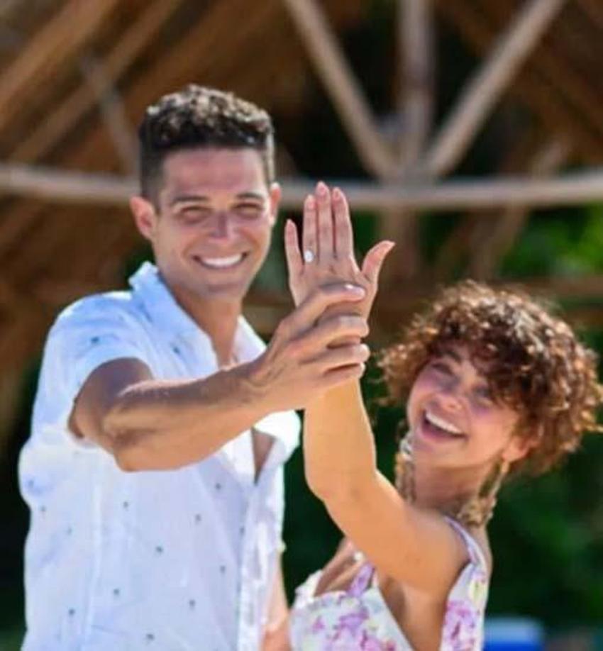 Sarah Hyland ve Wells Adams evlendi! Modern Family ekibi düğünde buluştu