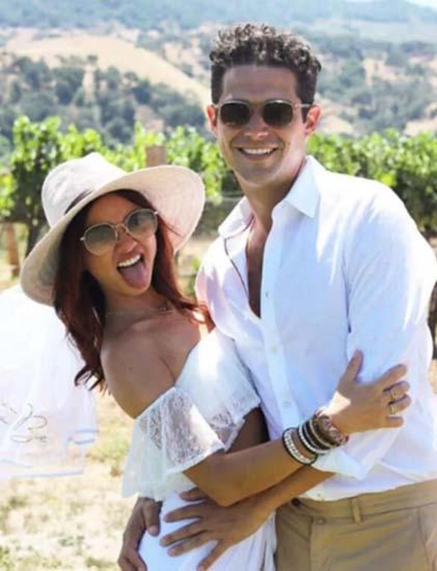 Sarah Hyland ve Wells Adams evlendi! Modern Family ekibi düğünde buluştu