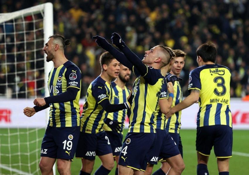 Fenerbahçe'de bir ayrılık daha! Dün Tisserand gitti bugün Erol Bulut'un prensi...