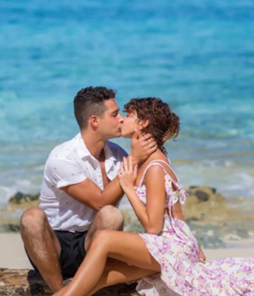 Sarah Hyland ve Wells Adams evlendi! Modern Family ekibi düğünde buluştu