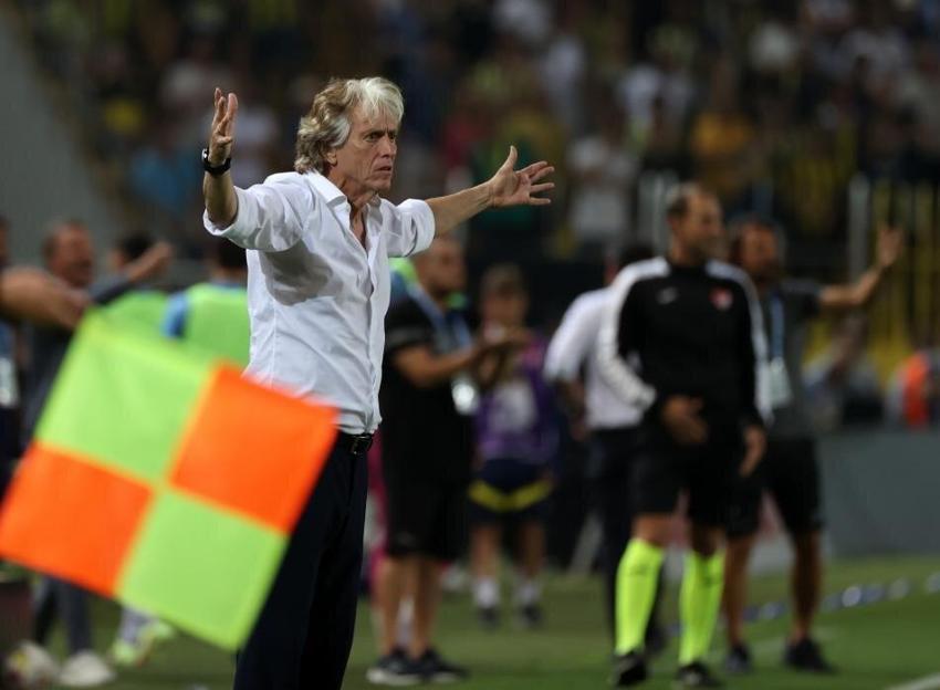 Jorge Jesus'a yaylım ateşi! 'Gözünün önündekini nasıl görmezsin? Resmen intihar gibi...'