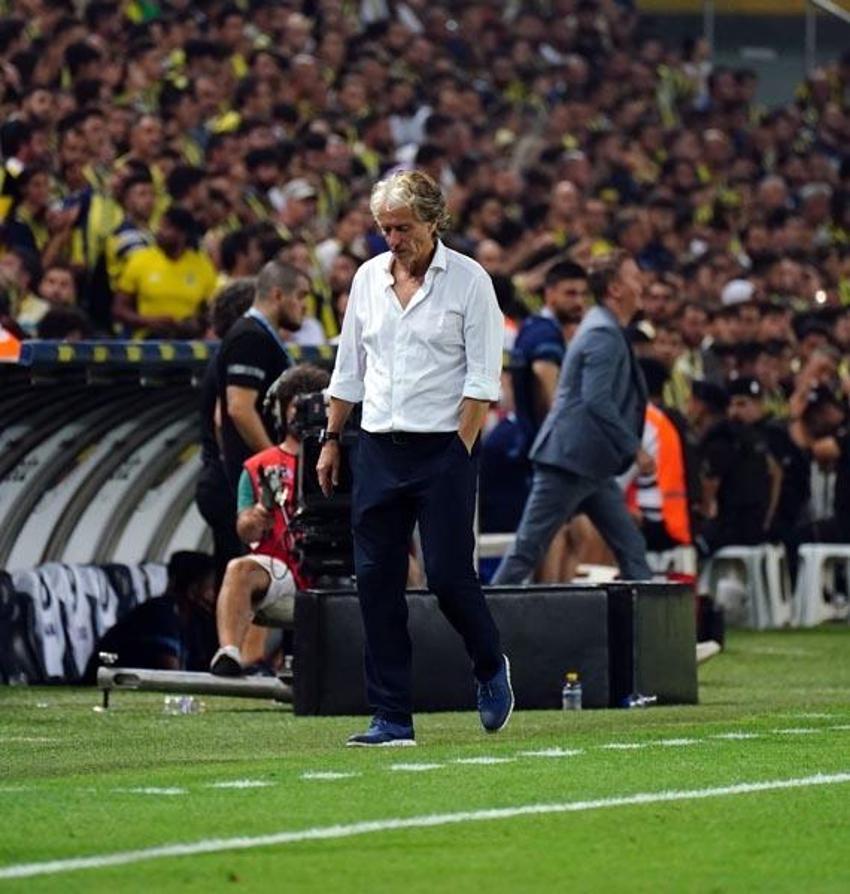 Jorge Jesus'a yaylım ateşi! 'Gözünün önündekini nasıl görmezsin? Resmen intihar gibi...'