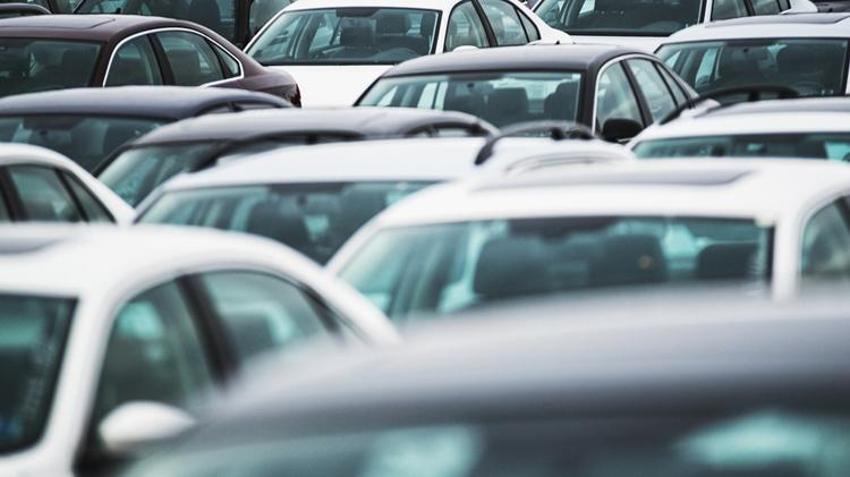 İkinci el araba almak isteyenlere güzel haber! Ucuz otomobiller satışa çıktı, 100 bin liraya bile var, işte son tarih