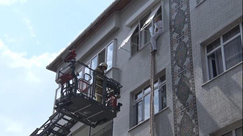 Pencereden böyle kaçmaya çalıştı! Film gibi olay