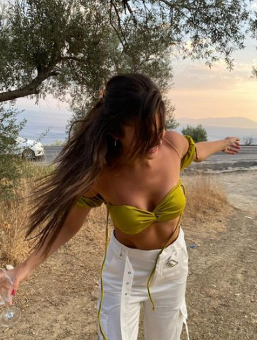 Hande Erçel tatil için kesenin ağzını açtı!