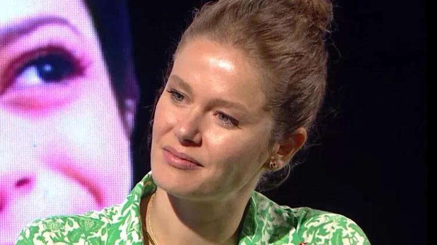Burcu Biricik'ten samimi itiraf: Babamla tanışmıyorum!