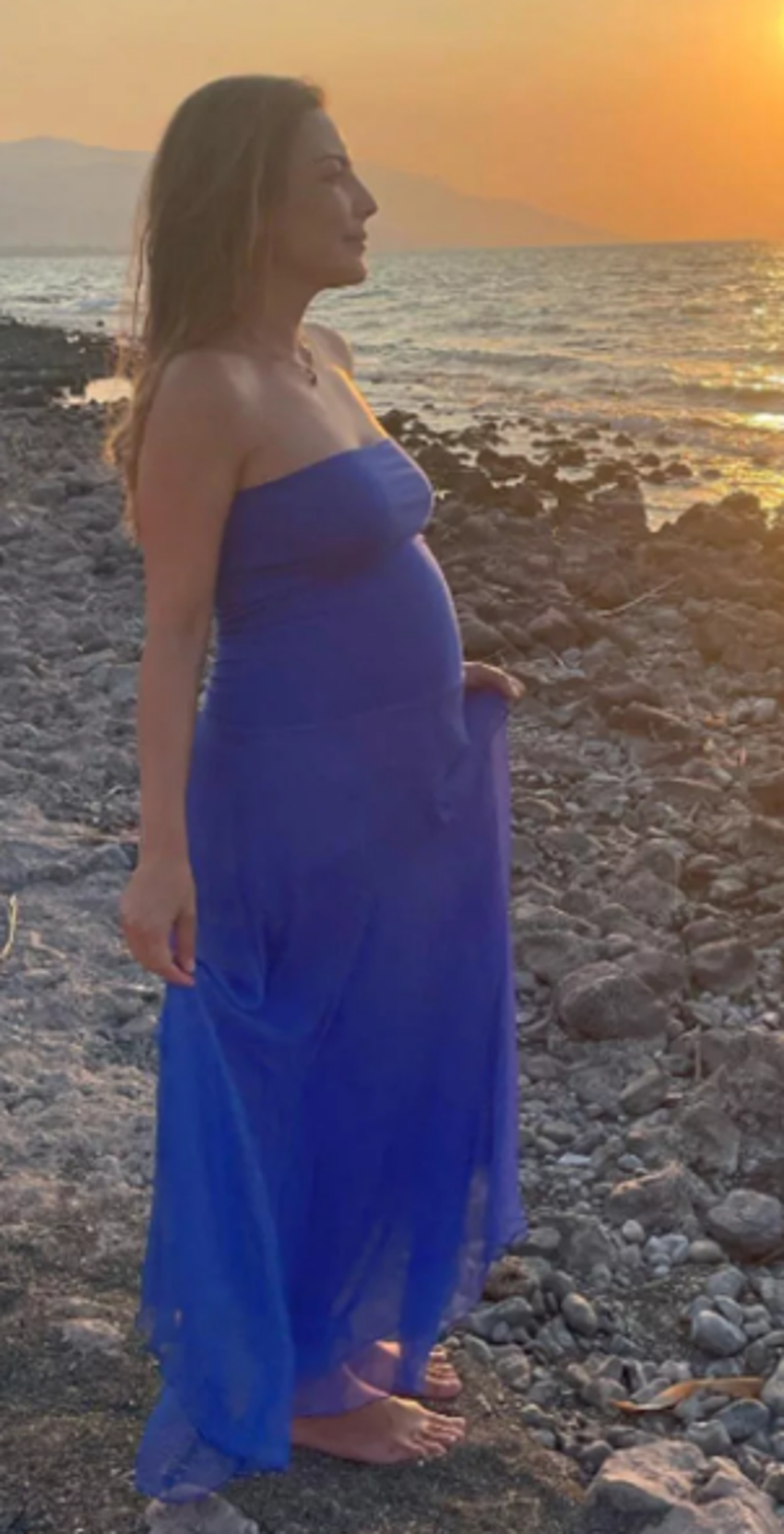 Burcu Kara köy evinde ilk meyvelerini topladı!