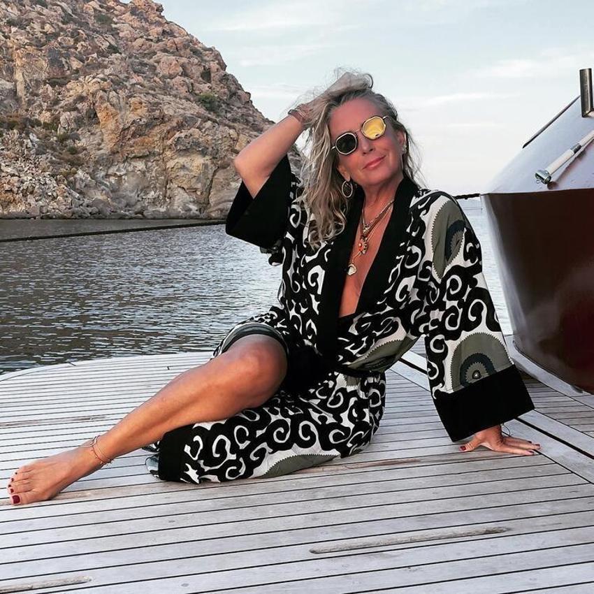 Saba Tümer tekne pozlarıyla adından söz ettirdi!