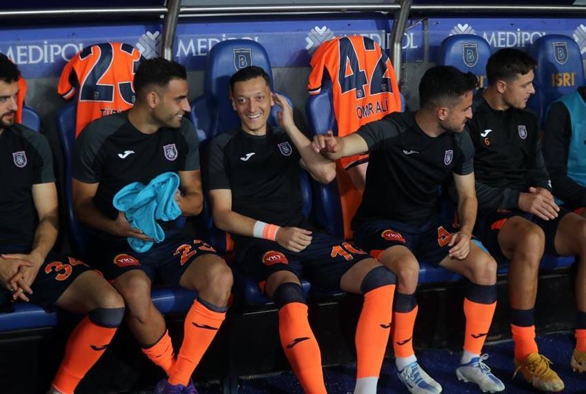 Emre Belözoğlu damgası! Belçika basını öve öve bitiremedi: Partiyi mahvetti