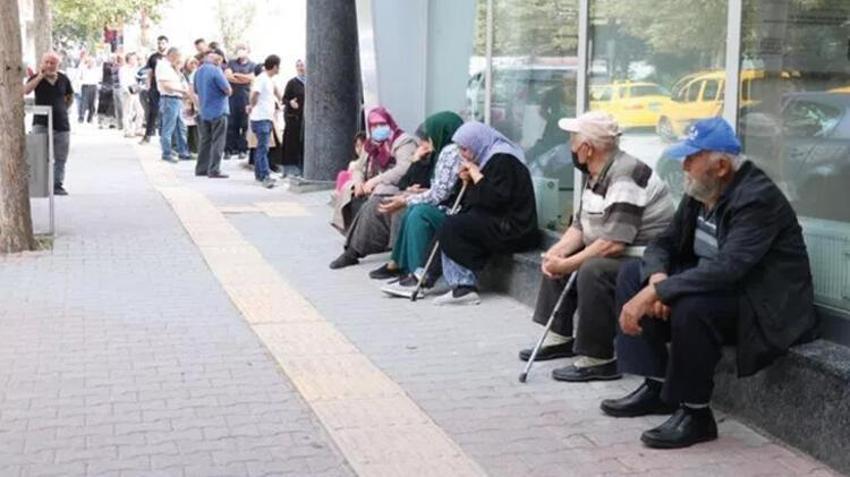Emekliye 8 bin 500 liralık ek gelir! Hesaba yatıyor! Bankalar tek tek açıkladı! Emekliler akın etti