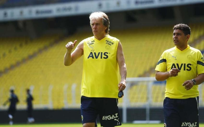 Fenerbahçe'nin transferdeki en büyük hedefi santrafor! Yabancı sayısı Jesus'u zorluyor: Pelkas, Novak ve Attila Szalai'den sonra sıra yeni transferde...