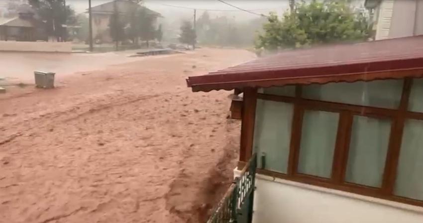 Yağış ve dolu kuvvetli vuracak! Meteoroloji iller tek tek açıklayıp duyurdu: Dikkatli ve tedbirli olun