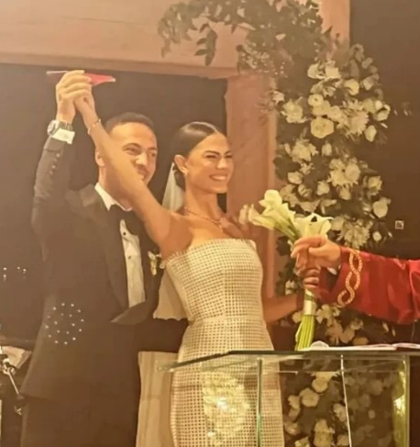 Demet Özdemir ile Oğuzhan Koç evlendi! Özdemir'in gelinlik modeli çok konuşuldu