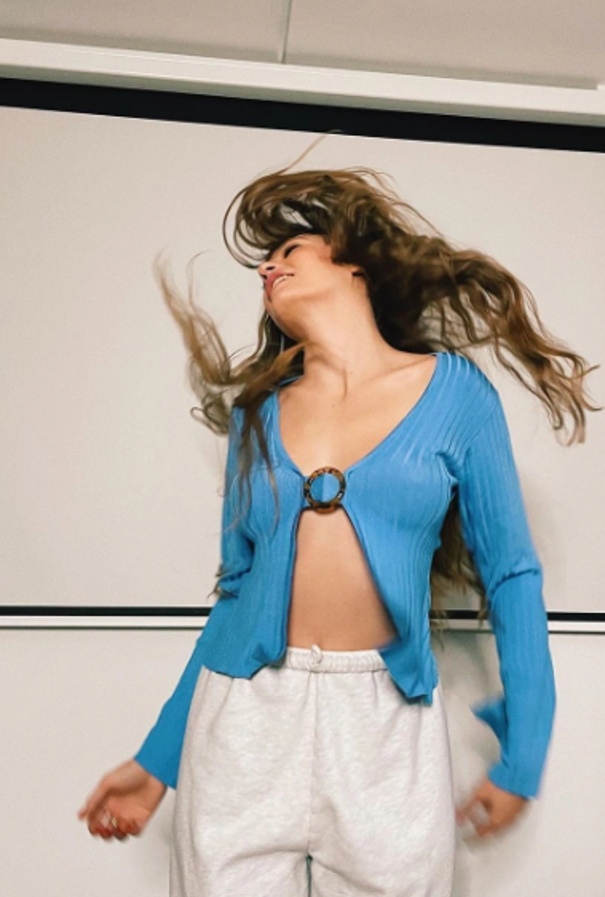 Serenay Sarıkaya son paylaşımıyla sosyal medyayı salladı!