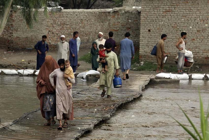 Pakistan'daki muson yağmurlar felaketi uzaydan görüntülendi! Binlerce can kaybı milyonlarca evsiz...