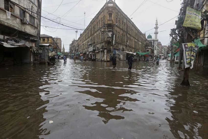 Pakistan'daki muson yağmurlar felaketi uzaydan görüntülendi! Binlerce can kaybı milyonlarca evsiz...