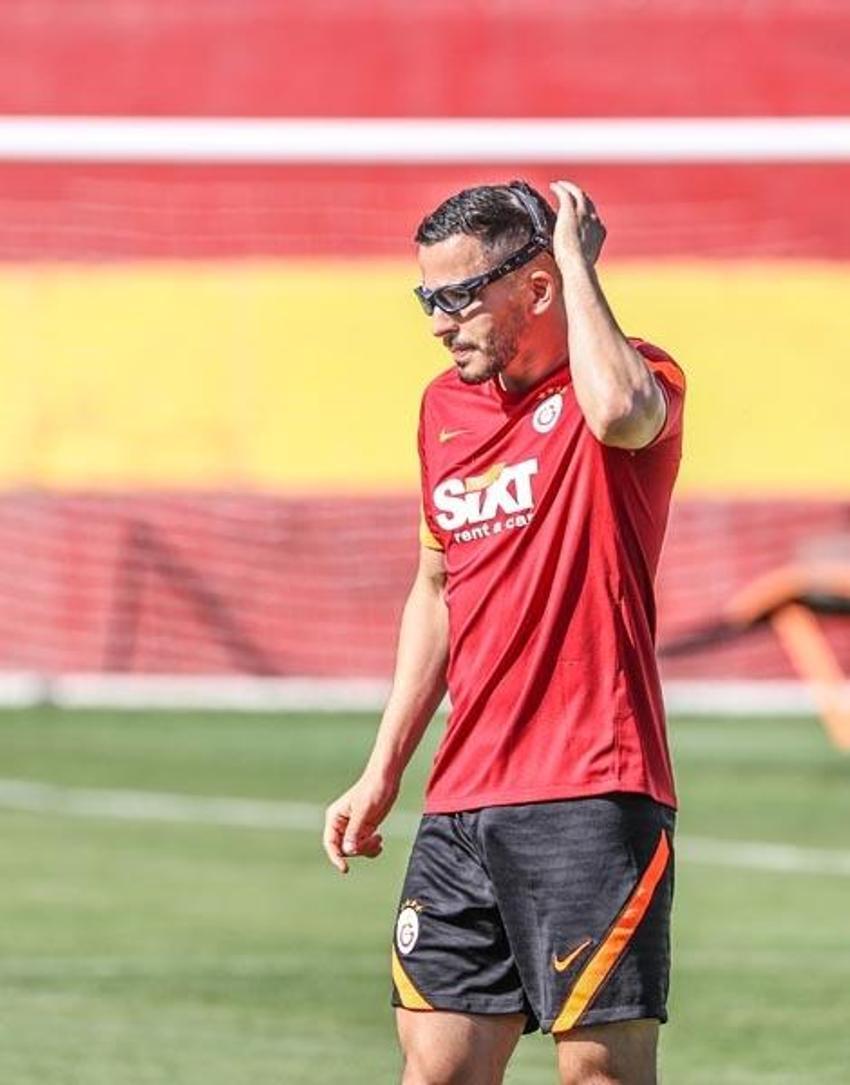 1 yıllık alacağımı isterim deyince yönetim çıldırdı! Galatasaray'da flaş ayrılık