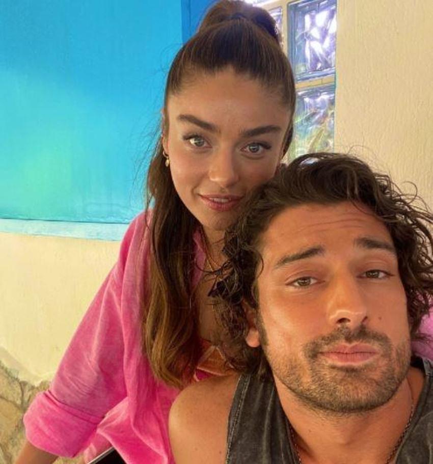 Ayça Ayşin Turan ile Alp Navruz çiftinden güzel haber!
