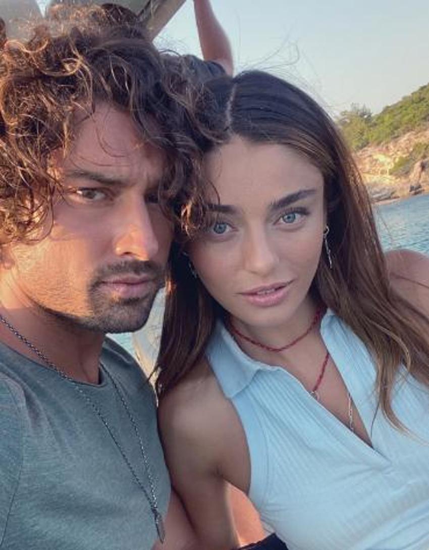 Ayça Ayşin Turan ile Alp Navruz çiftinden güzel haber!
