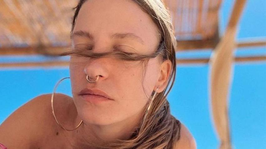 Serenay Sarıkaya ipli bikinisiyle sosyal medyada gündem oldu!