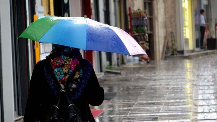 Sağanak, yoğun şimşek, dolu yağışı hepsi birden çok kuvvetli geliyor! Sıcaklıklar düşecek, Meteoroloji'den bu illere yeni uyarı...