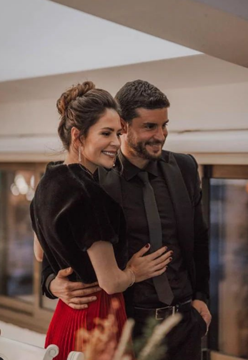 Berk Oktay ile Yıldız Çağrı Atiksoy kına gecesi yaptı! "Benim güzel gelinim"