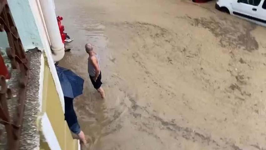 Dolu alarmı! Otoyolda trafik durma noktasına geldi, otogara yıldırım düştü... Haberler peş peşe geliyor