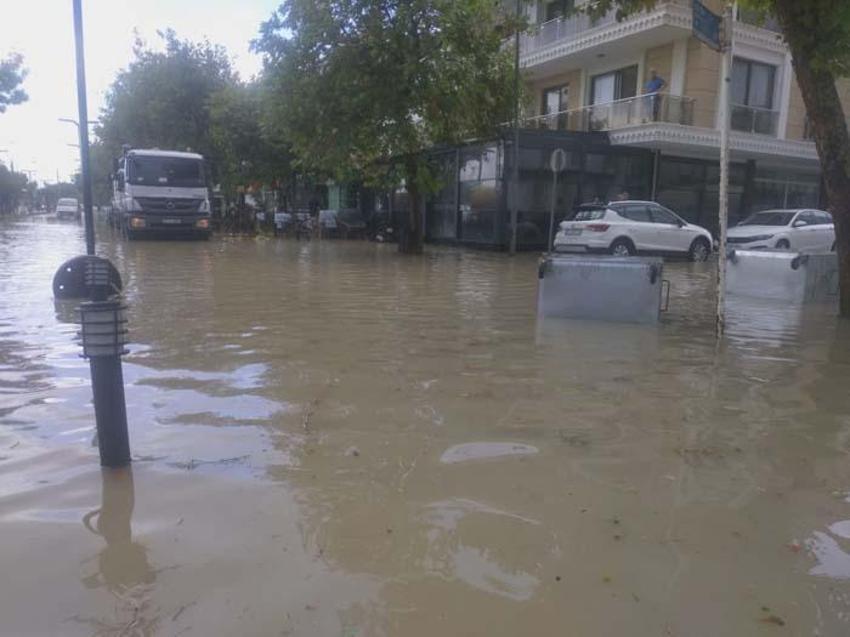 Dolu alarmı! Otoyolda trafik durma noktasına geldi, otogara yıldırım düştü... Haberler peş peşe geliyor