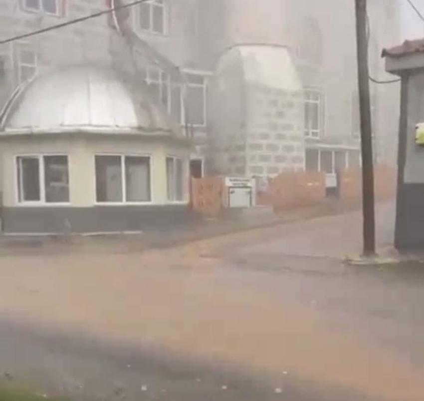 Dolu alarmı! Otoyolda trafik durma noktasına geldi, otogara yıldırım düştü... Haberler peş peşe geliyor